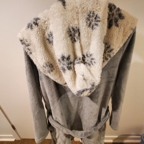 Outgrew - Picture 2 of 2